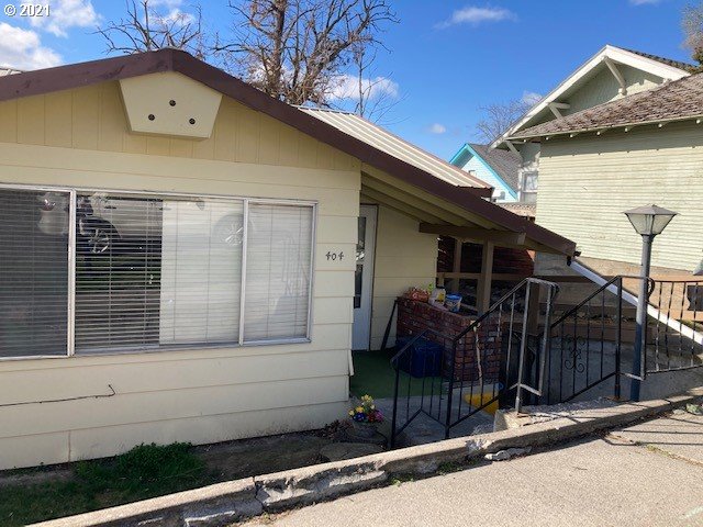 325 Northwest 4th Street Pendleton, OR 97801 - Photo 3 of 15