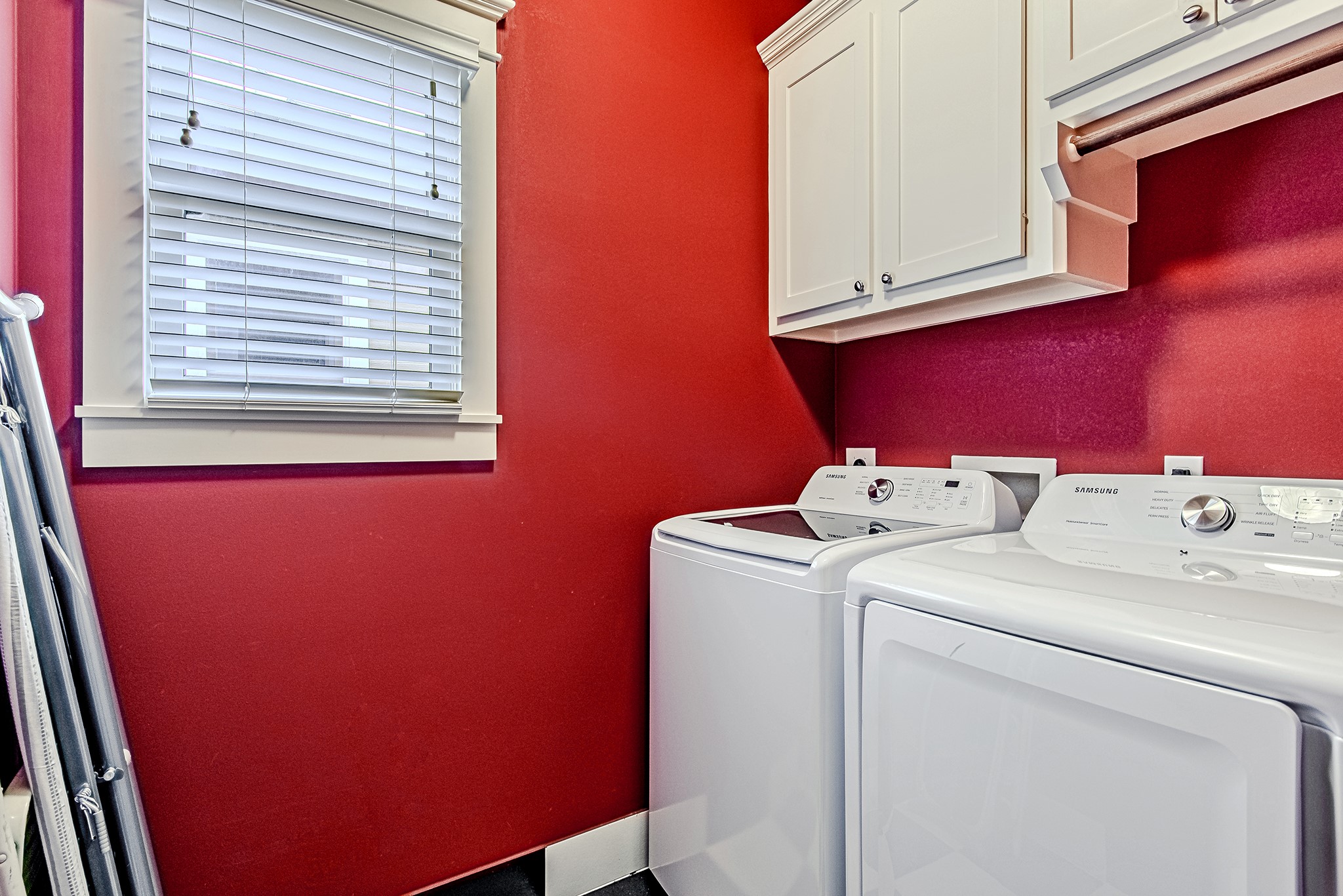 1425 Prince Street Houston, TX 77008 - Photo 20 of 22 Dedicated laundry area with built-in shelving and functional space.