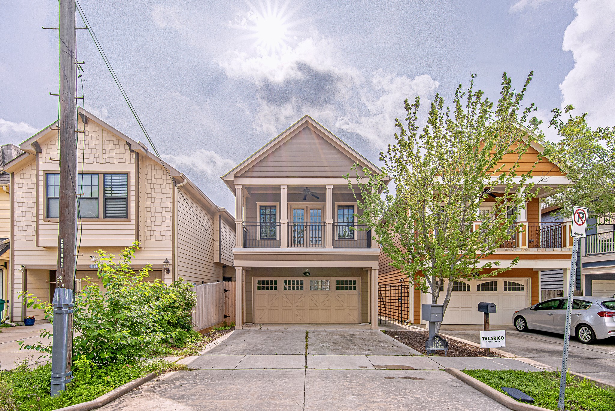 1425 Prince Street Houston, TX 77008 - Photo 4 of 22 Charming two-story home with inviting curb appeal, featuring a private driveway and well-maintained exterior.