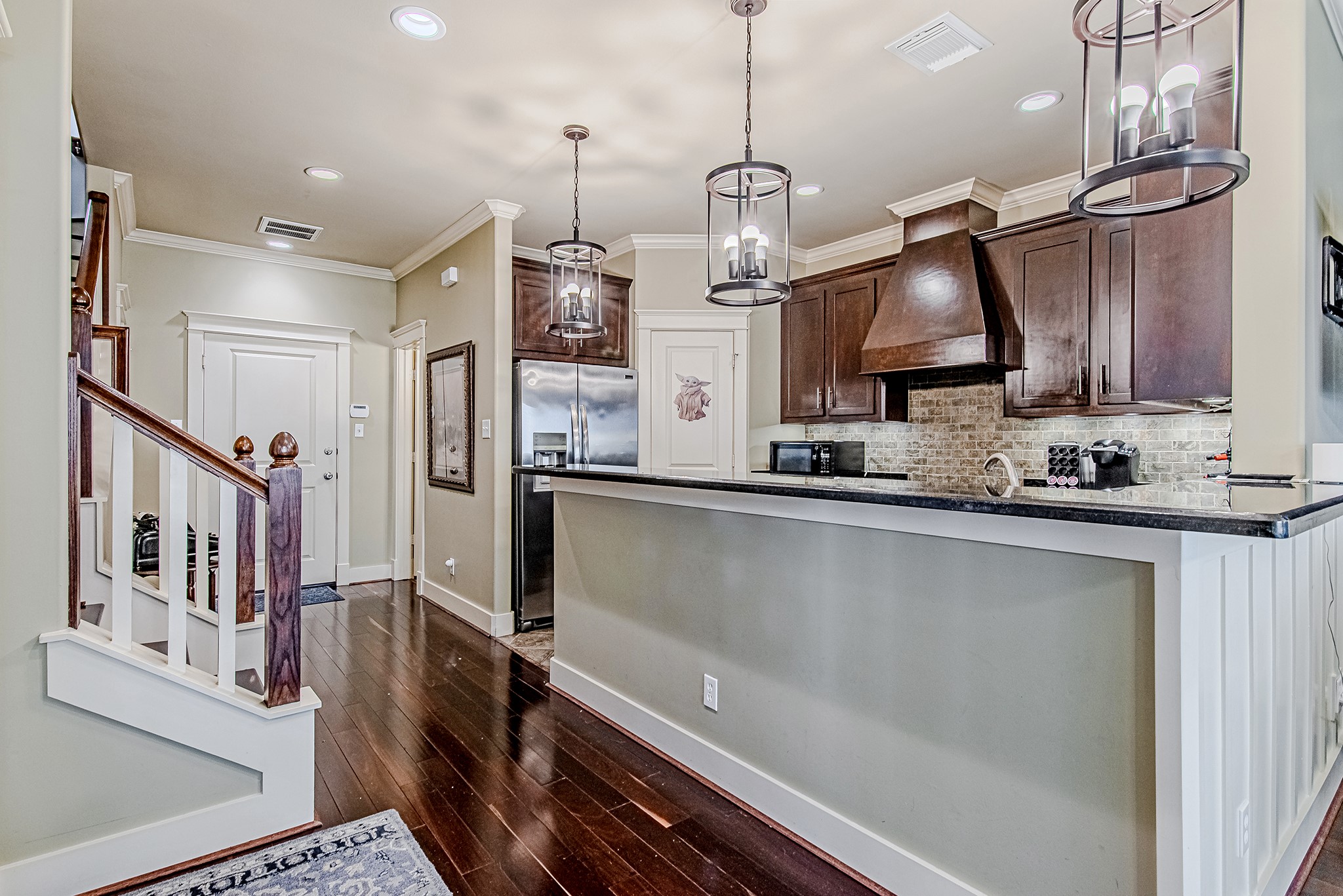 1425 Prince Street Houston, TX 77008 - Photo 9 of 22 Kitchen overlooking the main living area, ideal for an open and connected layout.