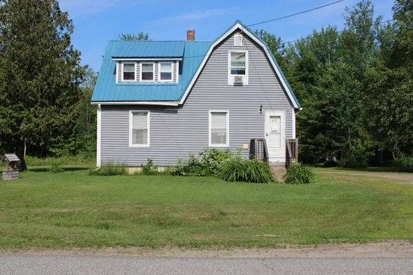 $221,900 | 60 Penobscot Avenue, Howland, ME 04448