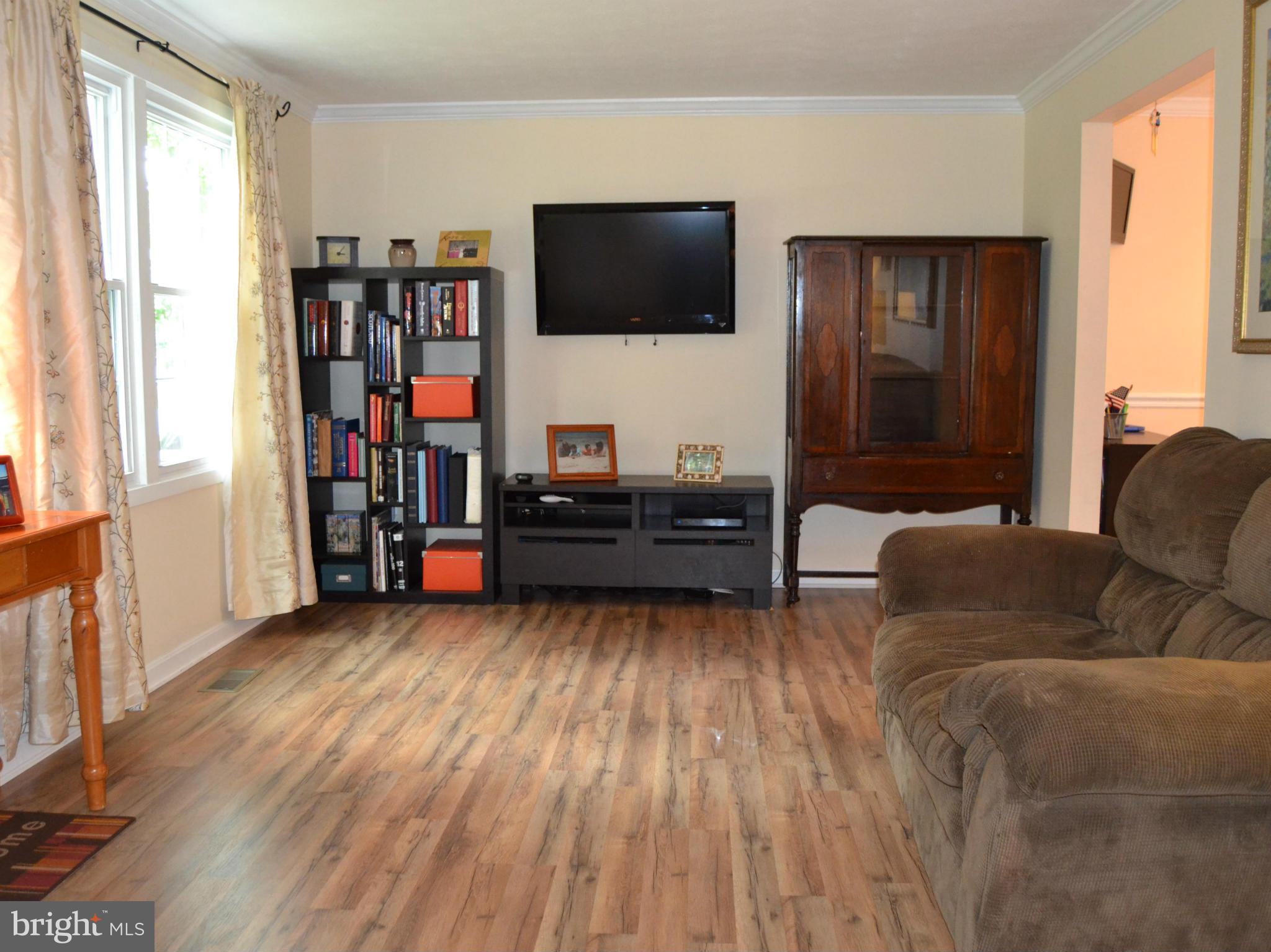 7860 Walnut Grove Road Severn, MD 21144 - Photo 19 of 27 Living Room