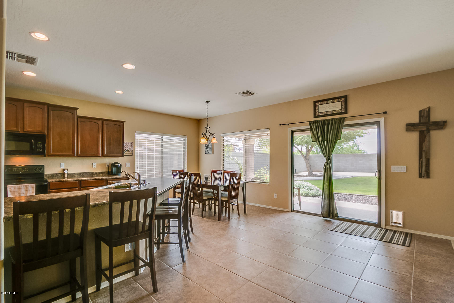 9699 Barley Road Florence, AZ 85132 - Photo 19 of 59 Kitchen/Dining Room