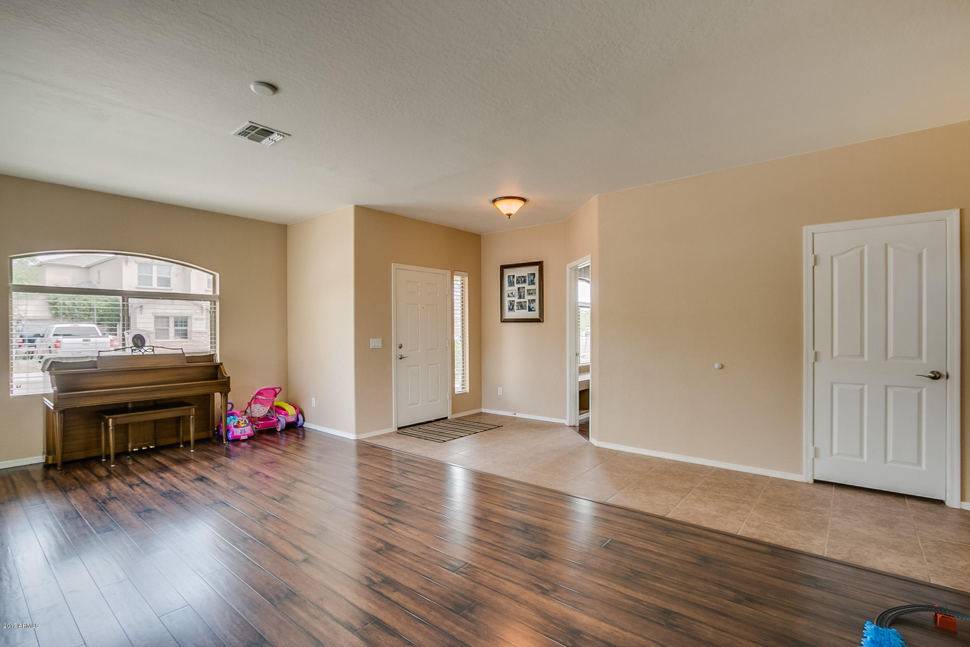 9699 Barley Road Florence, AZ 85132 - Photo 5 of 59 Front Entry/Family Room