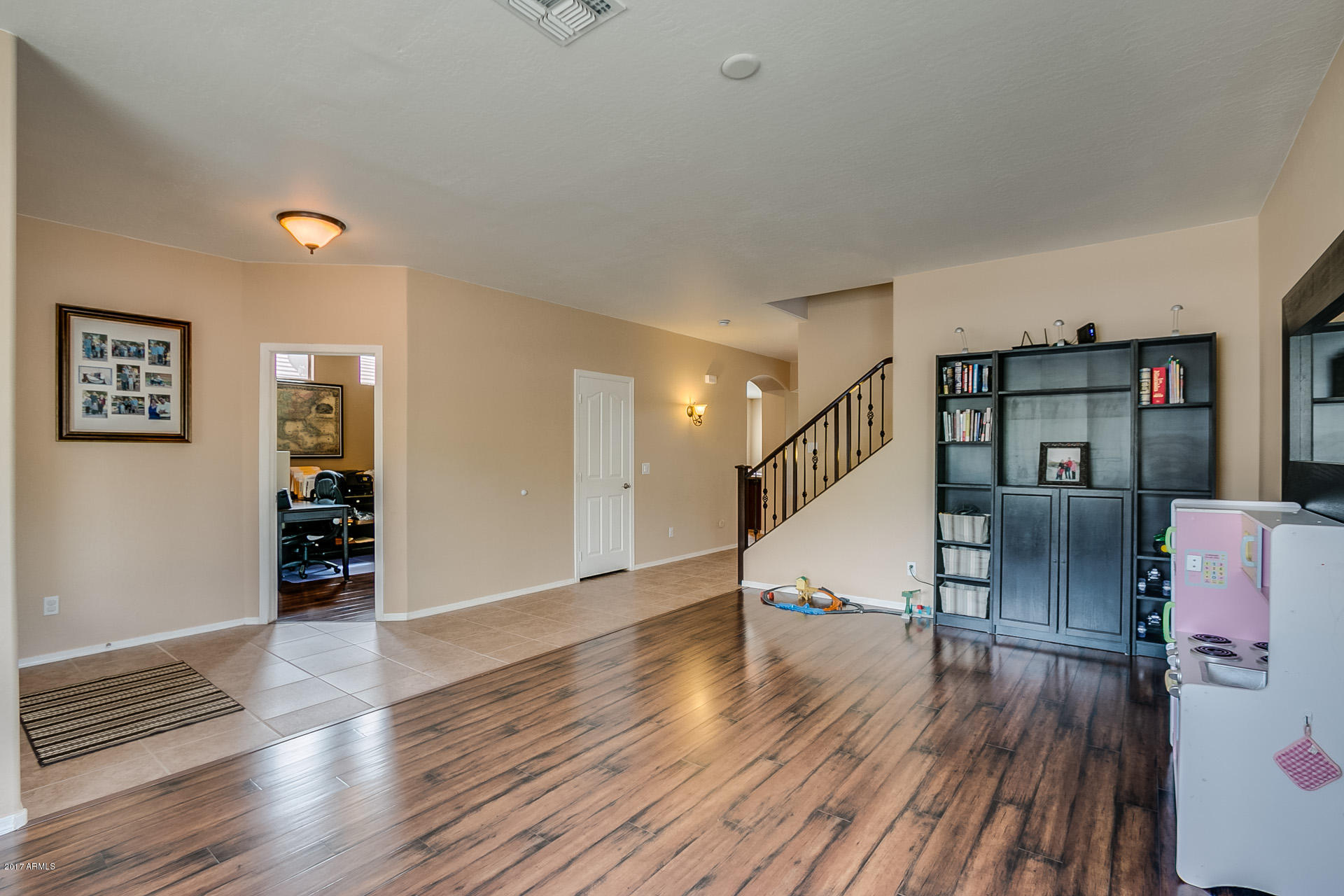 9699 Barley Road Florence, AZ 85132 - Photo 6 of 59 Front Entry/Family Room