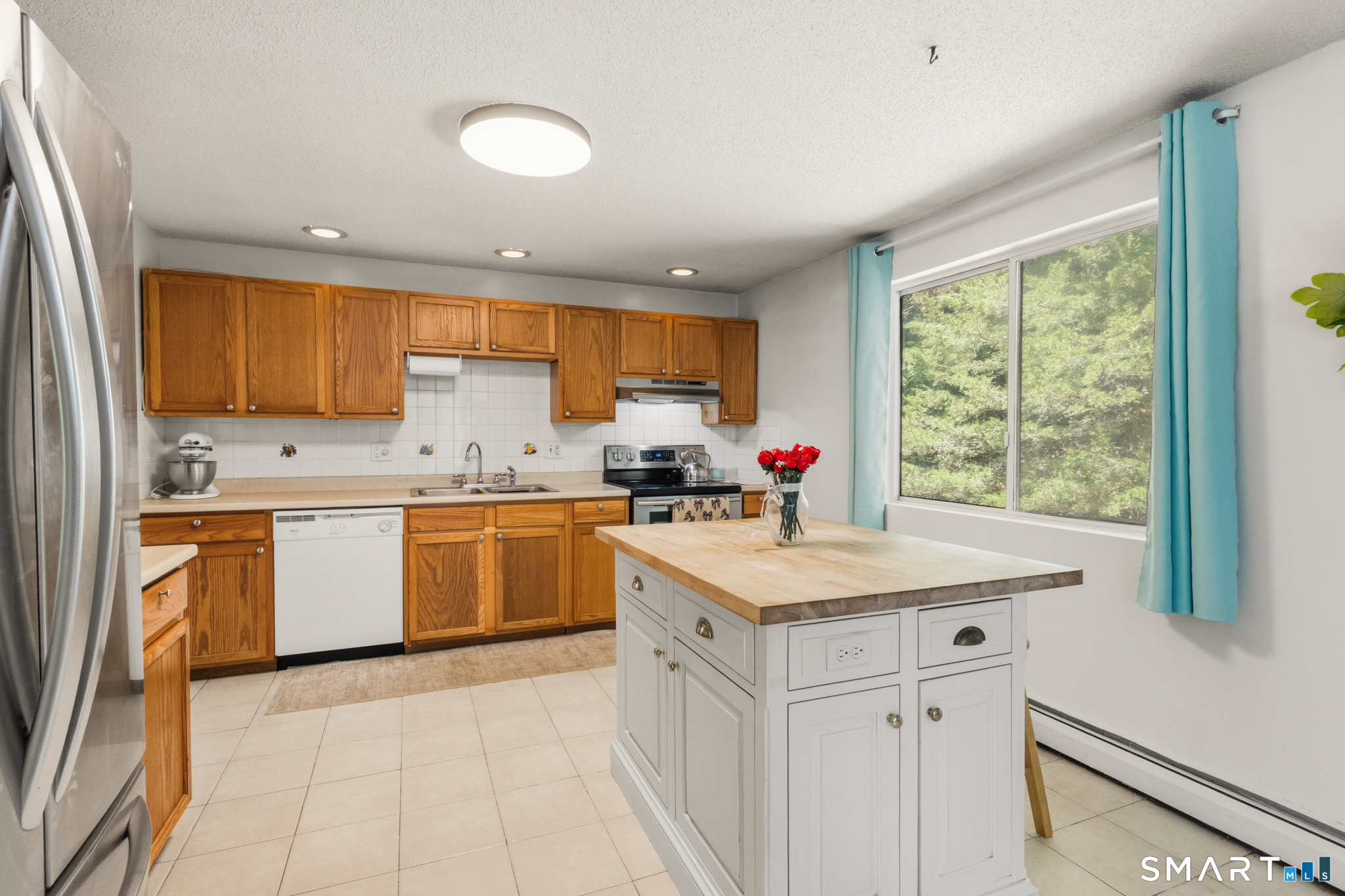 72 Old Meadow Plain Road Simsbury, CT 06089 - Photo 6 of 40