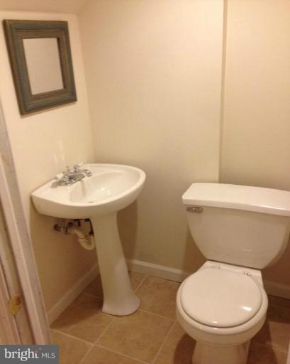 8009 Charlesmont Road Baltimore, MD 21222 - Photo 2 of 15 Bath
