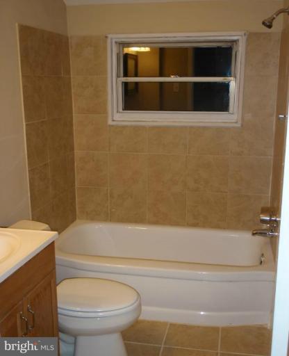 8009 Charlesmont Road Baltimore, MD 21222 - Photo 3 of 15 Bath