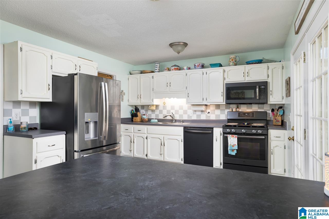2157 Mountain View Road Birmingham, AL 35210 - Photo 10 of 21