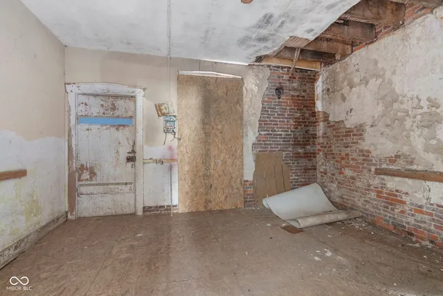 $199,900 | 5 North Pike Street, Vernon, IN 47282