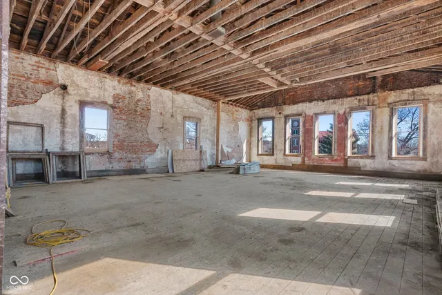 $199,900 | 5 North Pike Street, Vernon, IN 47282