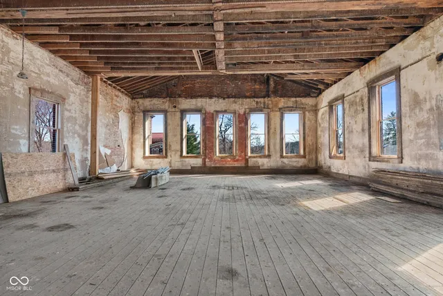 $199,900 | 5 North Pike Street, Vernon, IN 47282