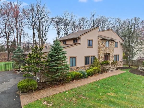 $949,900 | 19 Constitution Drive, Tappan, NY 10962