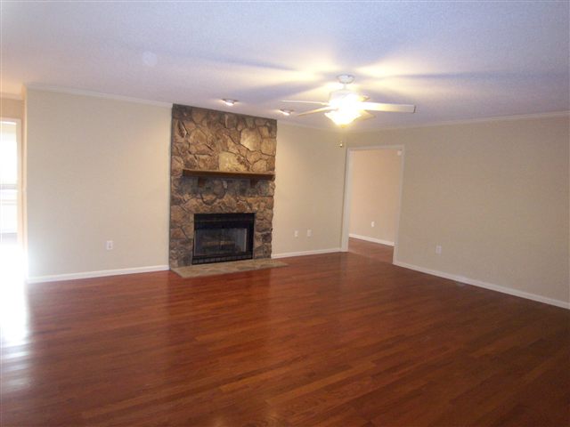638 Barnes Road Seneca, SC 29672 - Photo 4 of 23 Gallery Image 4