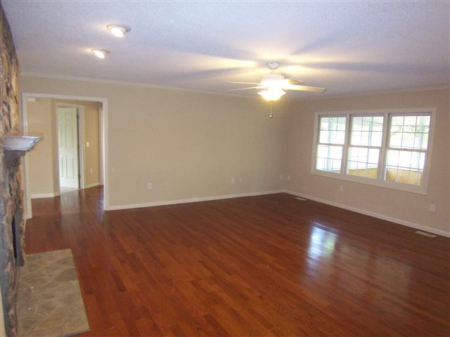638 Barnes Road Seneca, SC 29672 - Photo 5 of 23 Gallery Image 5