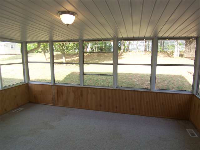 638 Barnes Road Seneca, SC 29672 - Photo 6 of 23 Gallery Image 6