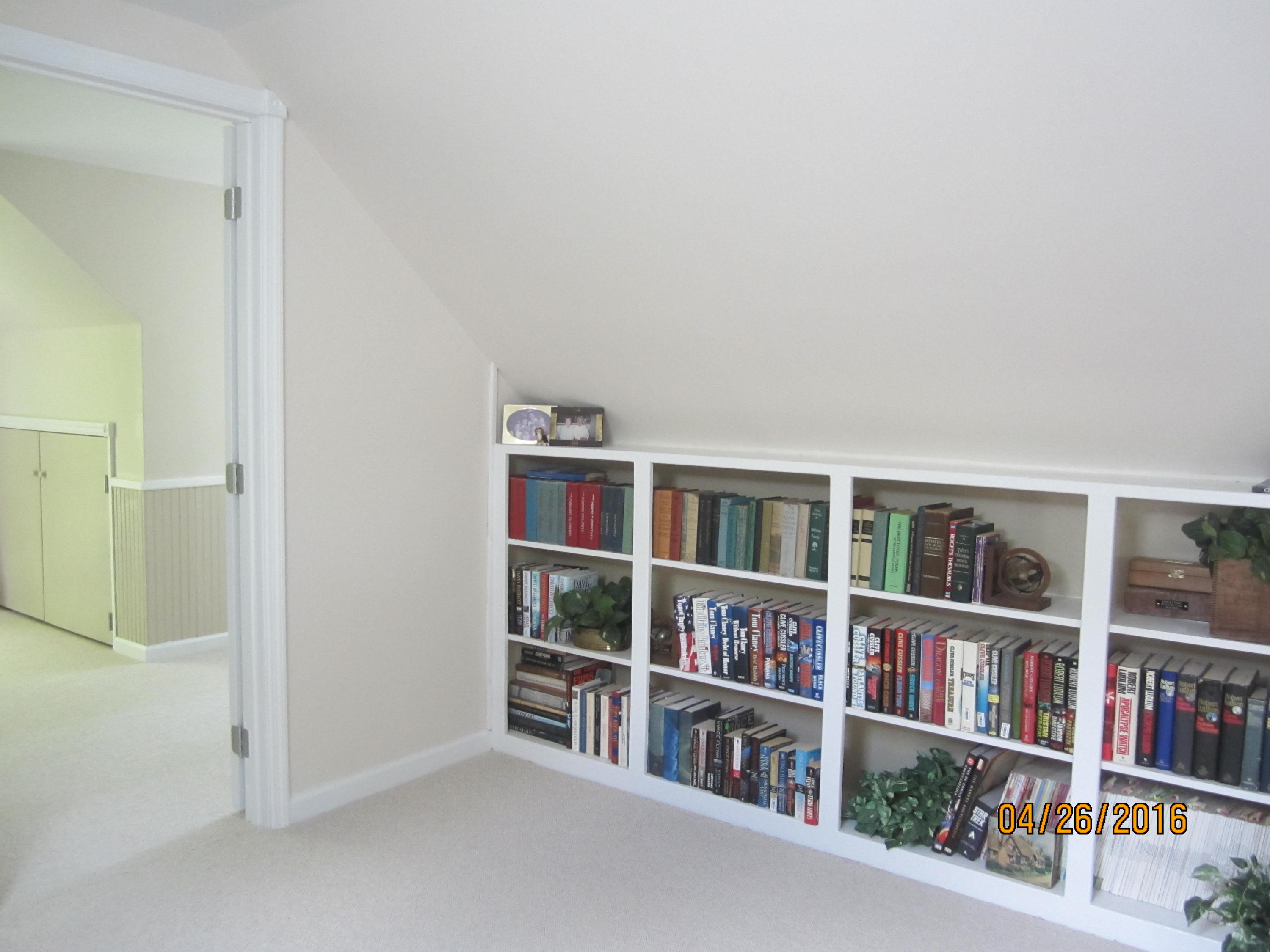 522 Cliffside Road Pikeville, TN 37367 - Photo 21 of 33 21 BOOK SHELVING