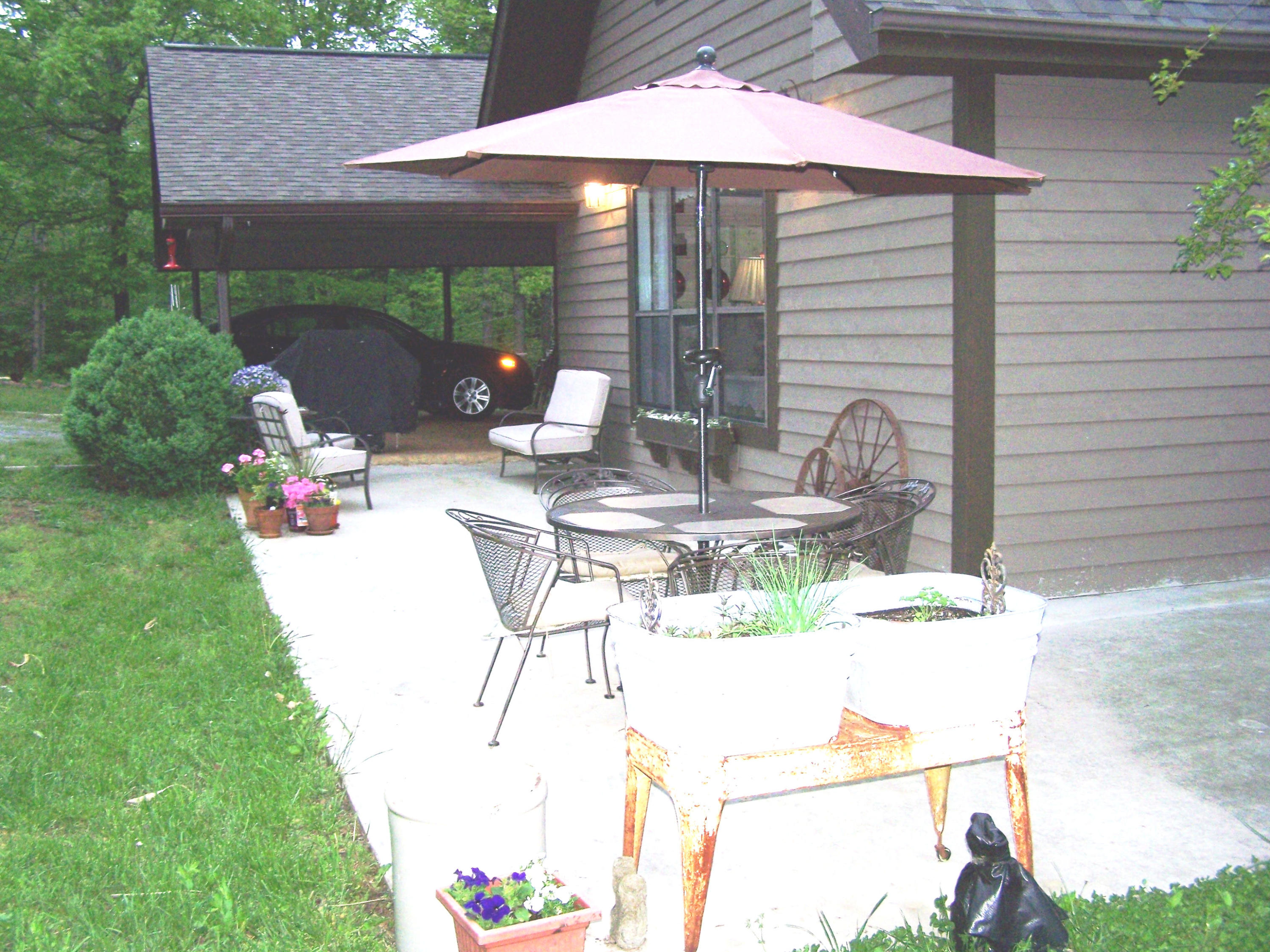 522 Cliffside Road Pikeville, TN 37367 - Photo 28 of 33 28 BACK PATIO UPCLOSE