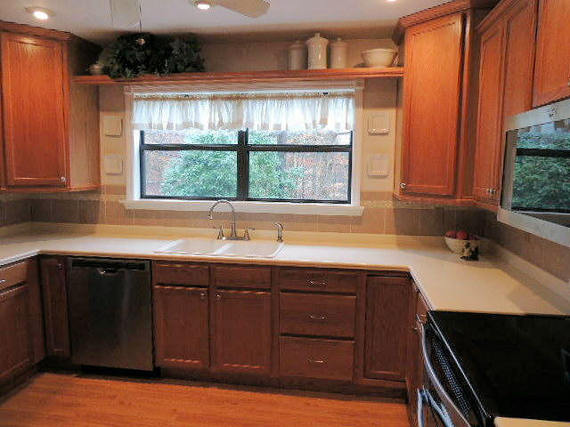 522 Cliffside Road Pikeville, TN 37367 - Photo 6 of 33 6 KITCHEN WITH LRG WINDOW
