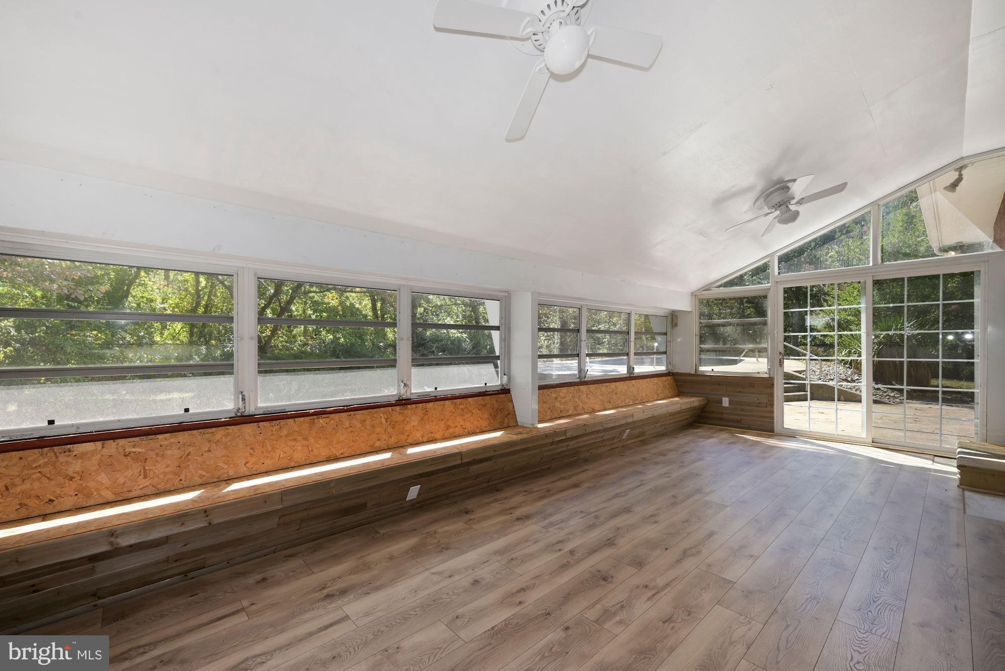 2383 Weymouth Road Newfield, NJ 08344 - Photo 21 of 29 Large Sunroom