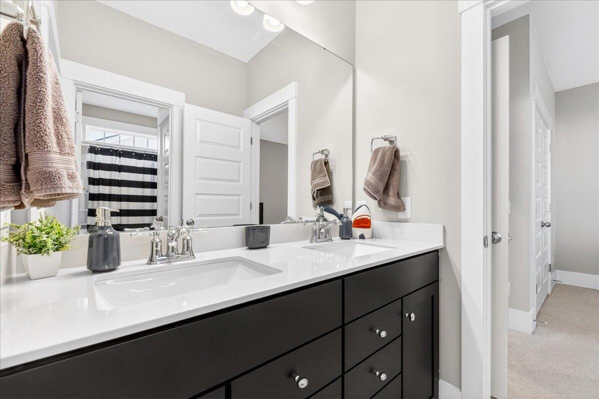 116 Falaise Street Charleston, SC 29492 - Photo 23 of 44 Jack & Jill Bath