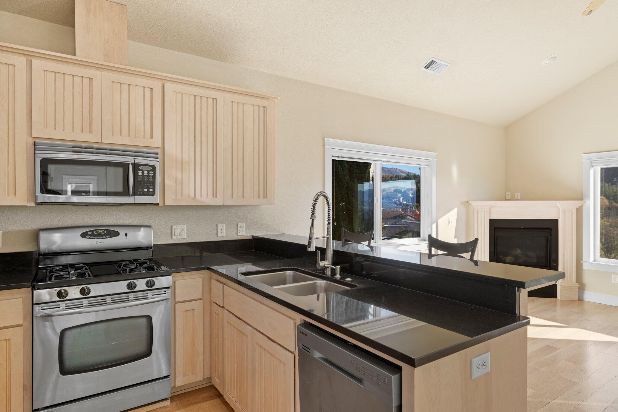550 Pointe View Court Medford, OR 97504 - Photo 13 of 35 1