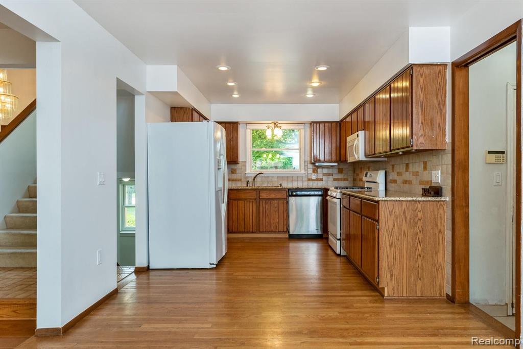 887 Ten Point Drive Rochester, MI 48309 - Photo 10 of 39