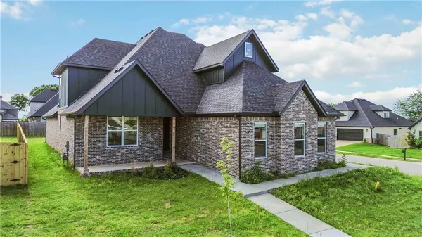 $3,200 | 1240 Mammoth Street, Bentonville, AR 72713