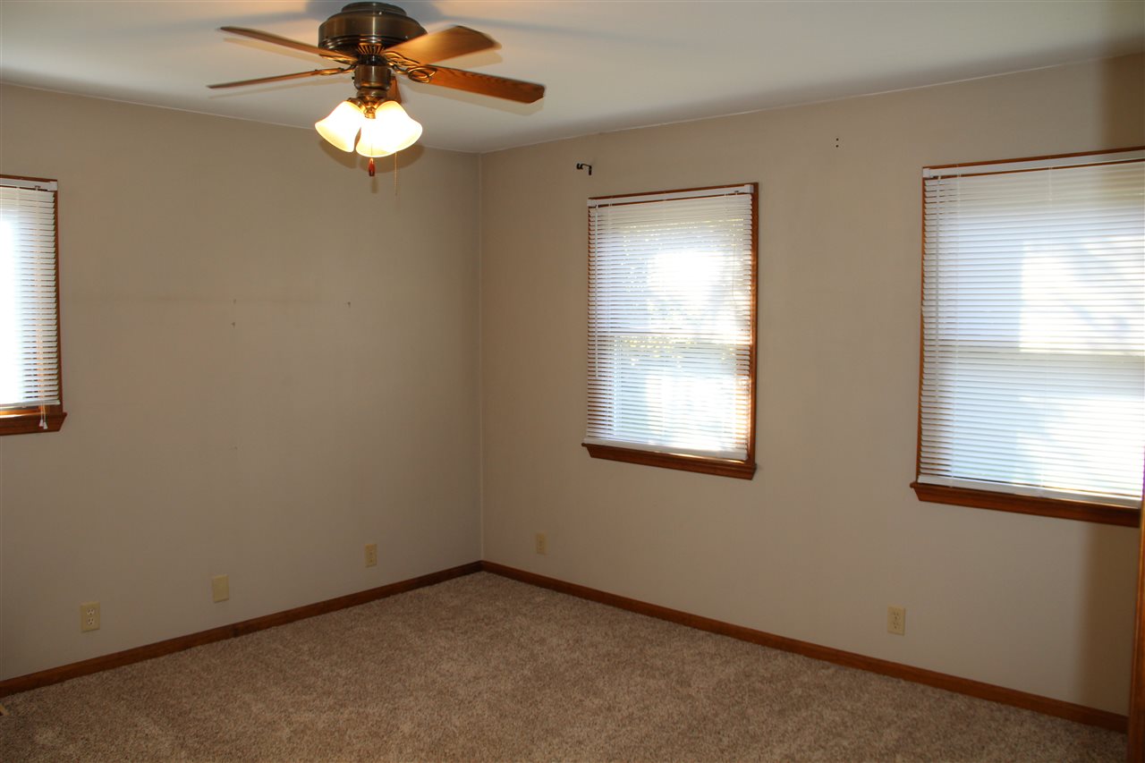 6523 Little Schaefer Road Evansville, IN 47720 - Photo 7 of 33 Gallery Image 7