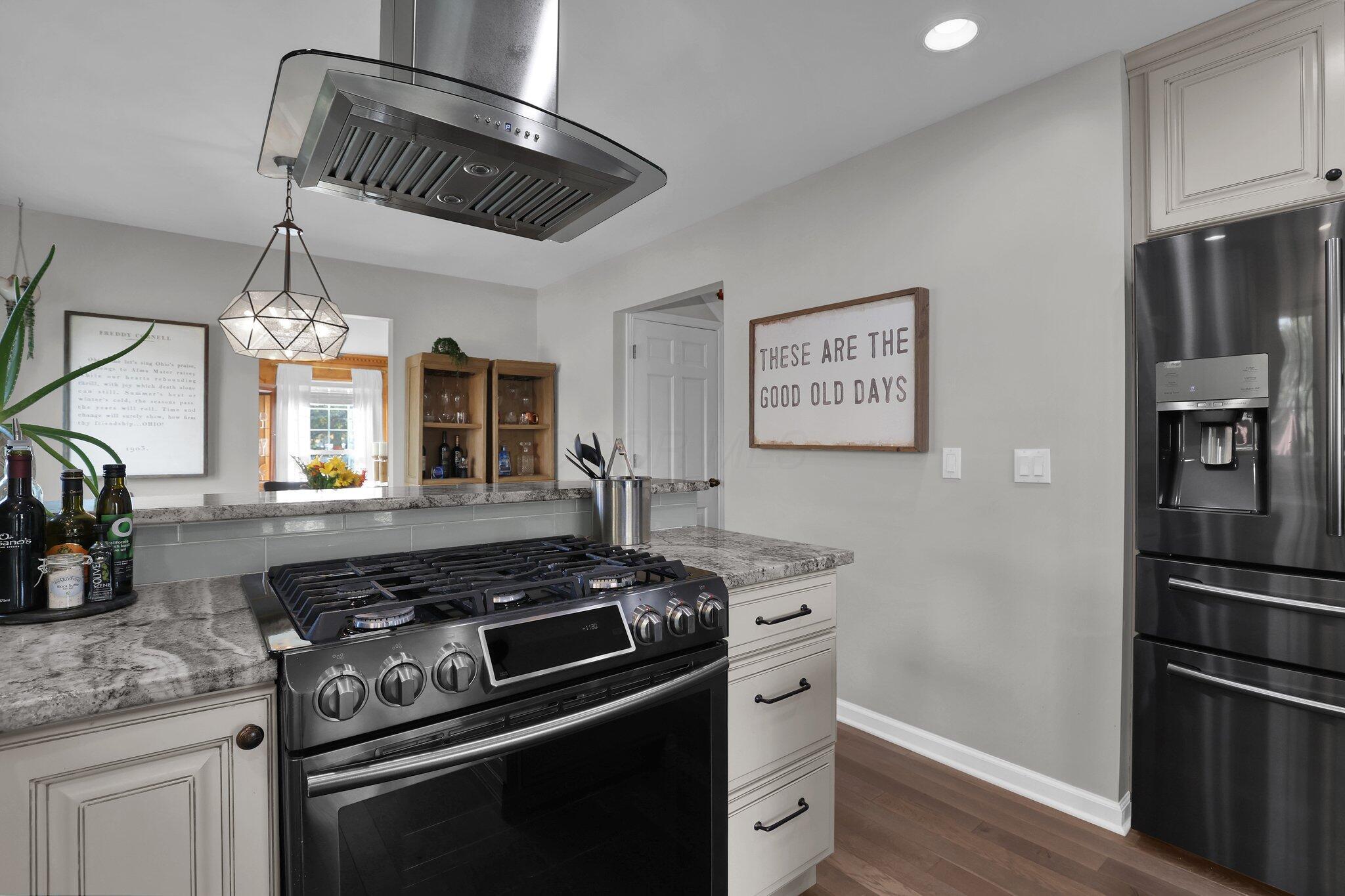2060 Pinebrook Road Columbus, OH 43220 - Photo 9 of 45 10-web-or-mls-2060-pinebrook-rd