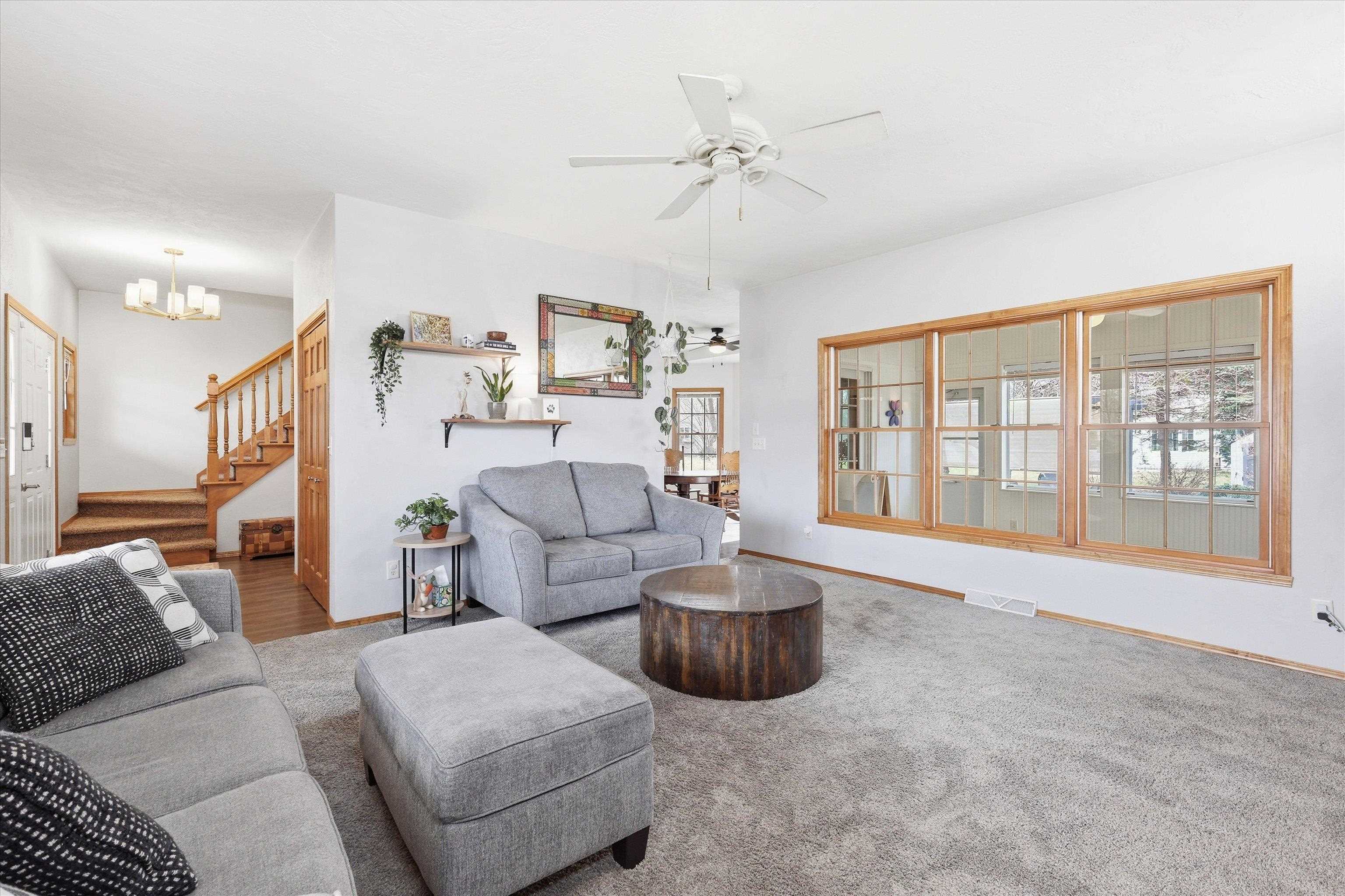 1081 South Violet Lane Appleton, WI 54914 - Photo 4 of 39