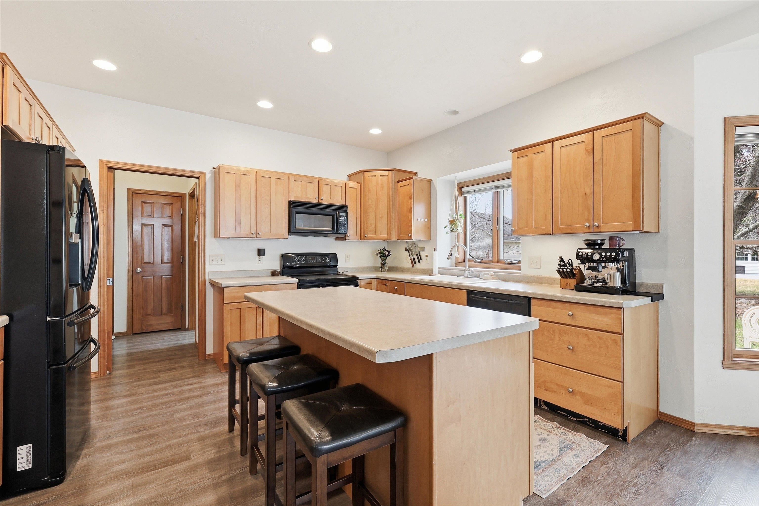 1081 South Violet Lane Appleton, WI 54914 - Photo 5 of 39