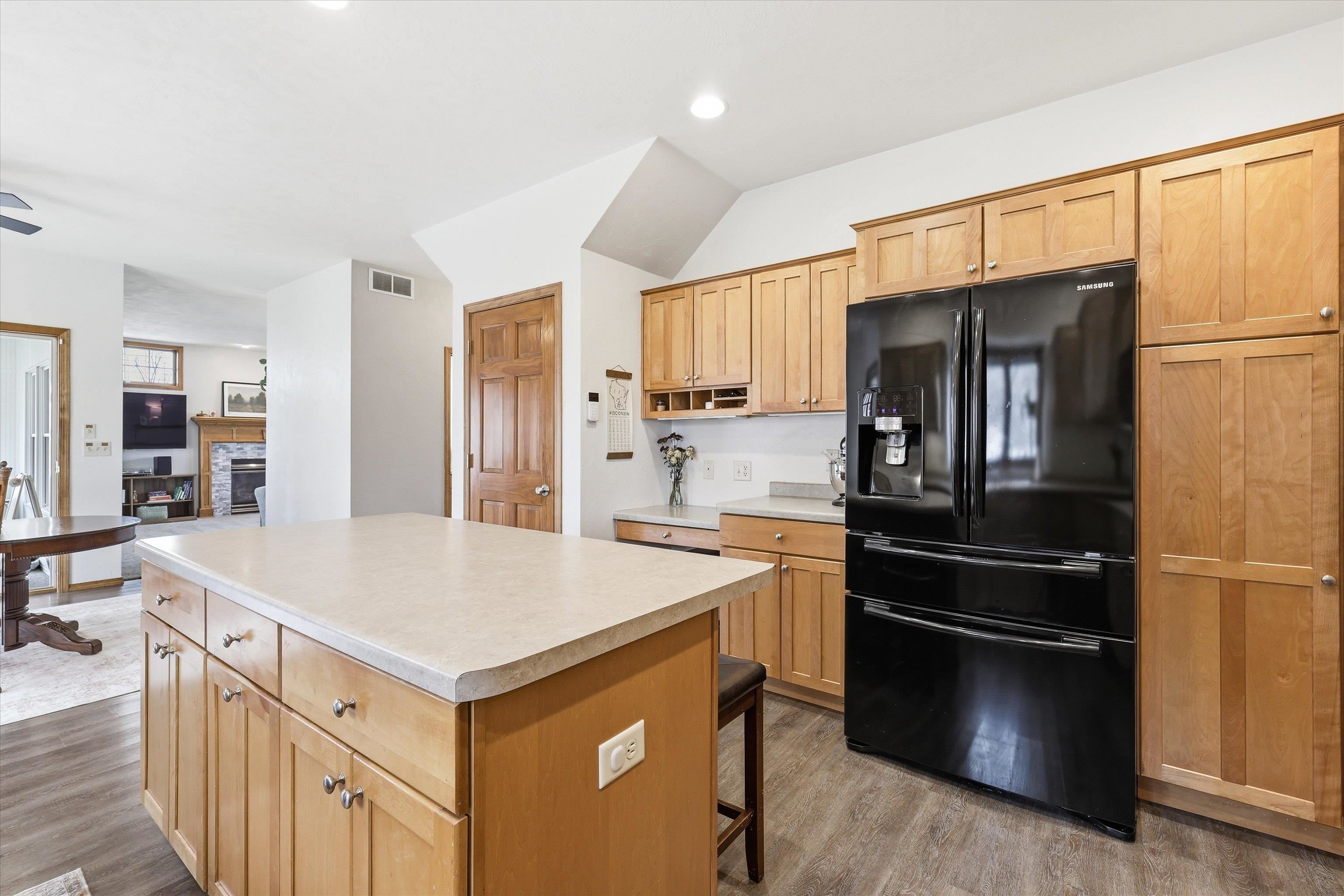 1081 South Violet Lane Appleton, WI 54914 - Photo 6 of 39