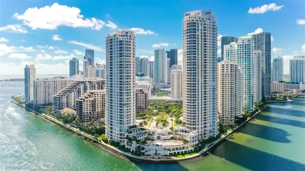 $1,975,000 | 808 Brickell Key Drive, Unit 3702, Miami, FL 33131
