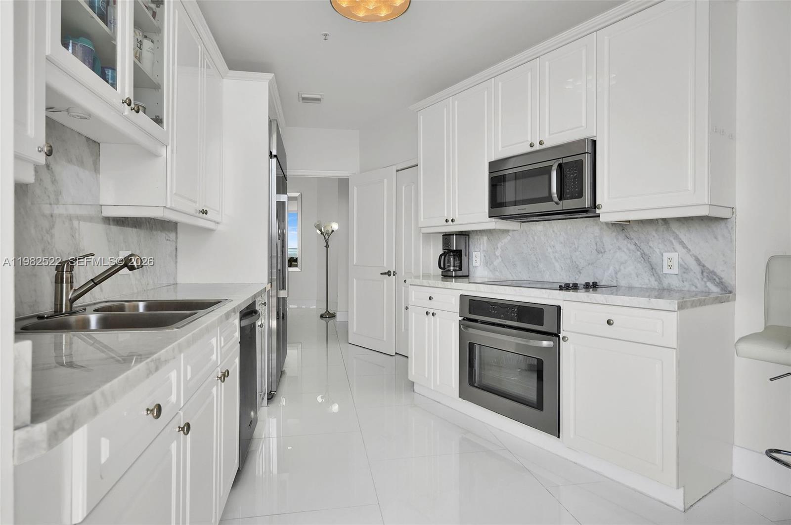 808 Brickell Key Drive, Unit 3702 Miami, FL 33131 - Photo 49 of 100