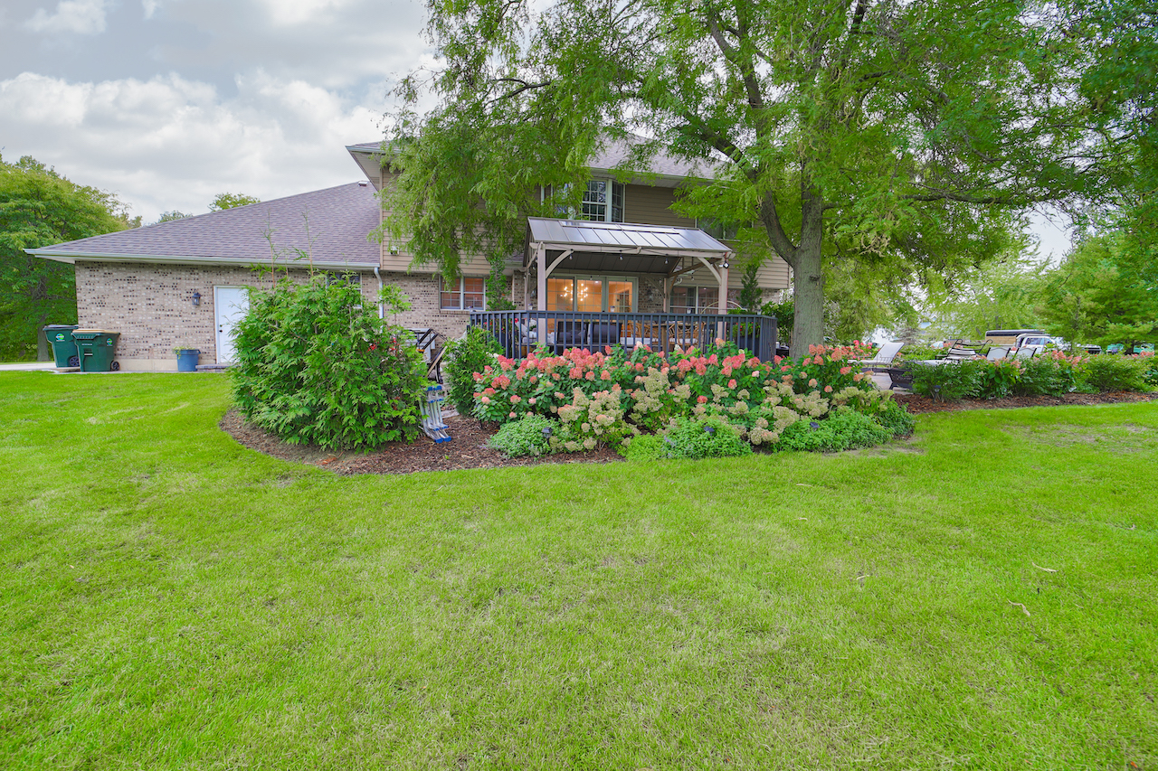 4818 5th Street Winthrop Harbor, IL 60096 - Photo 34 of 42 a front view of a house with a garden