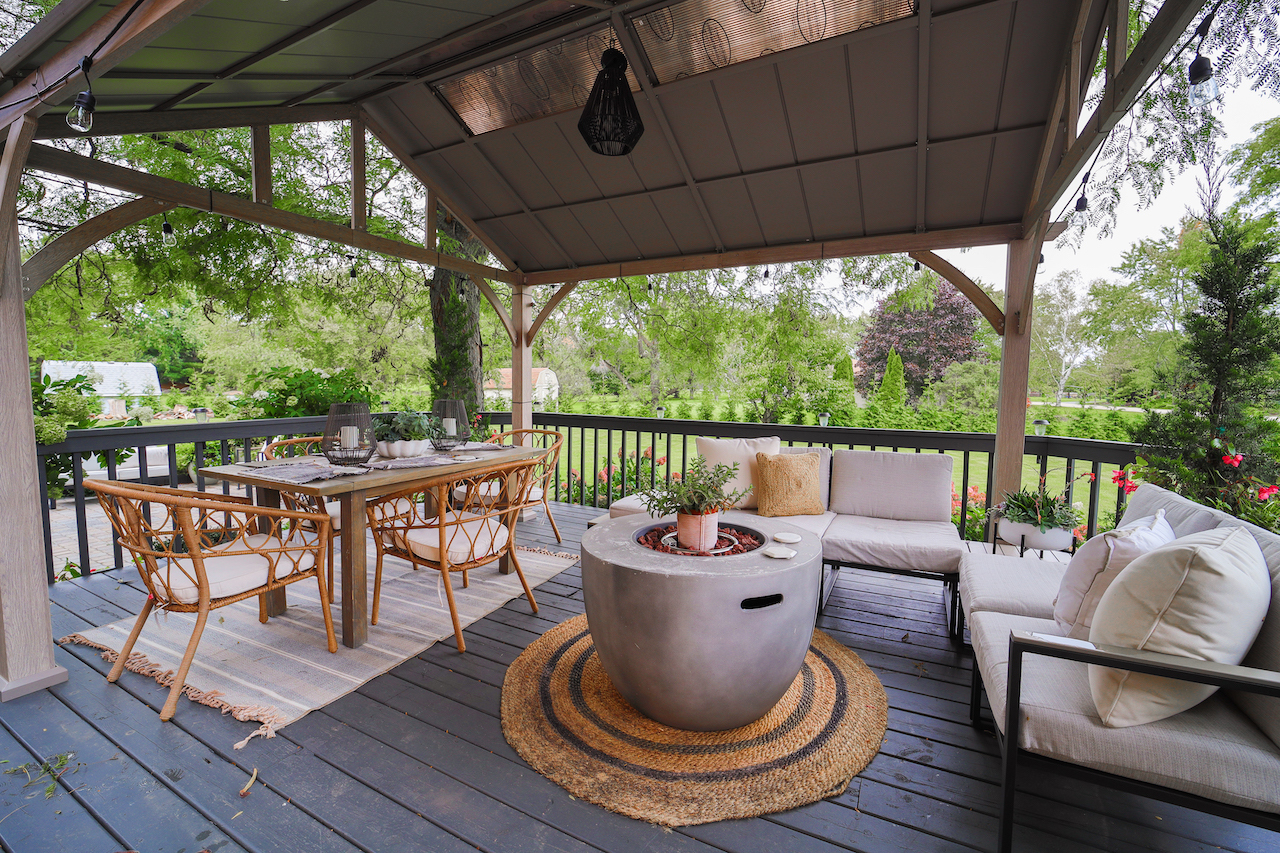 4818 5th Street Winthrop Harbor, IL 60096 - Photo 38 of 42 a view of a chairs and table in the patio