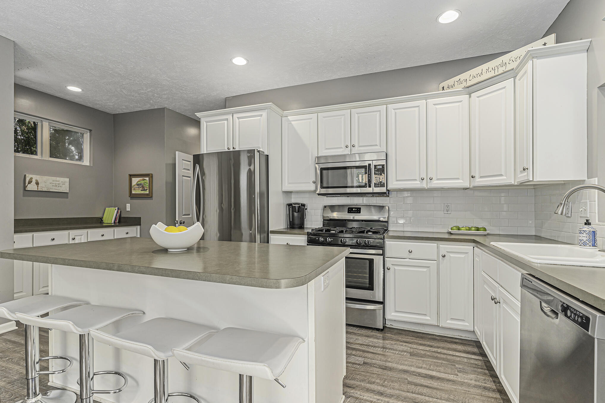 1044 Graystone Road Holland, MI 49423 - Photo 8 of 28 DSC09915