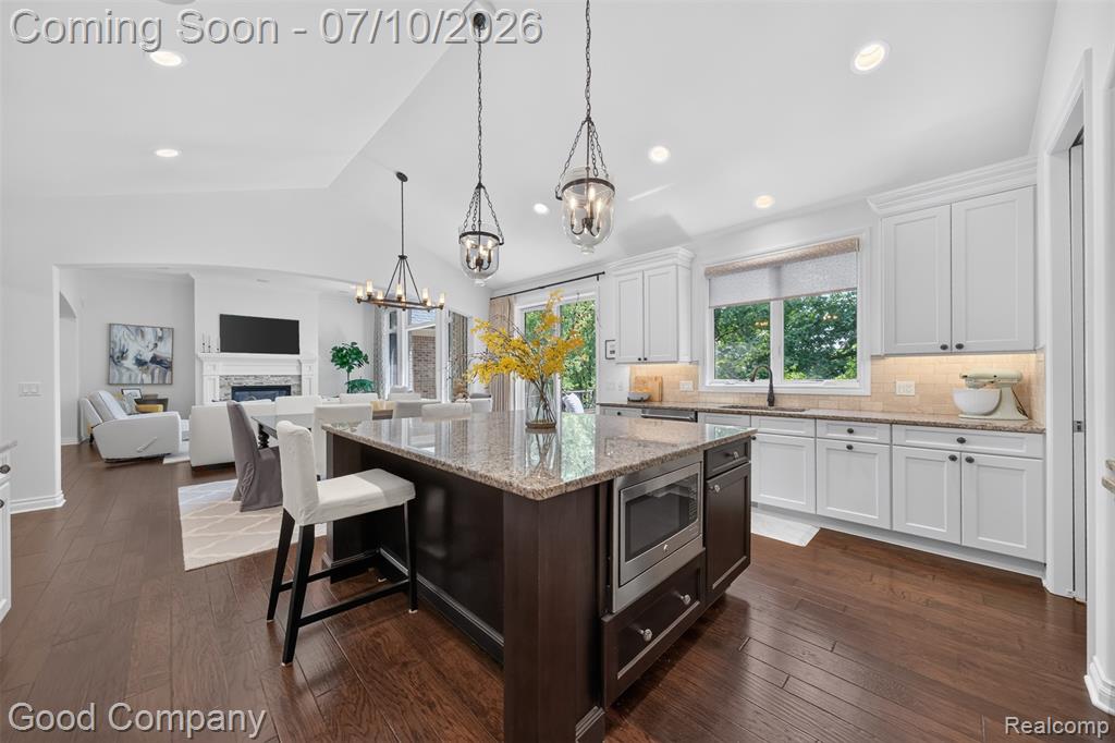 1946 Acorn Glen Rochester Hills, MI 48306 - Photo 4 of 71