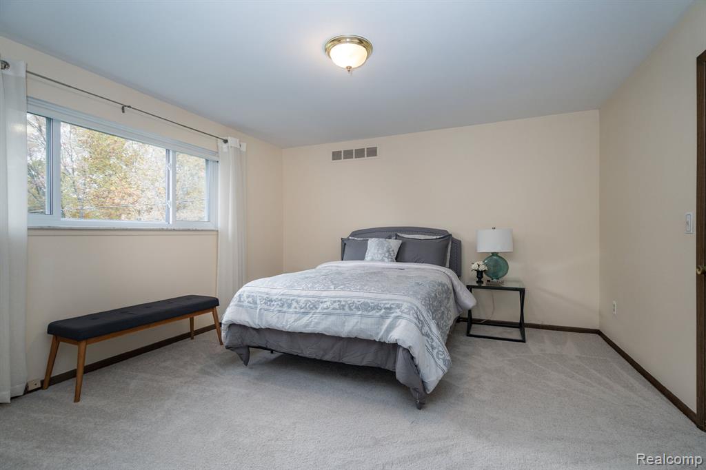 758 Lake Forest Road Rochester Hills, MI 48309 - Photo 8 of 19