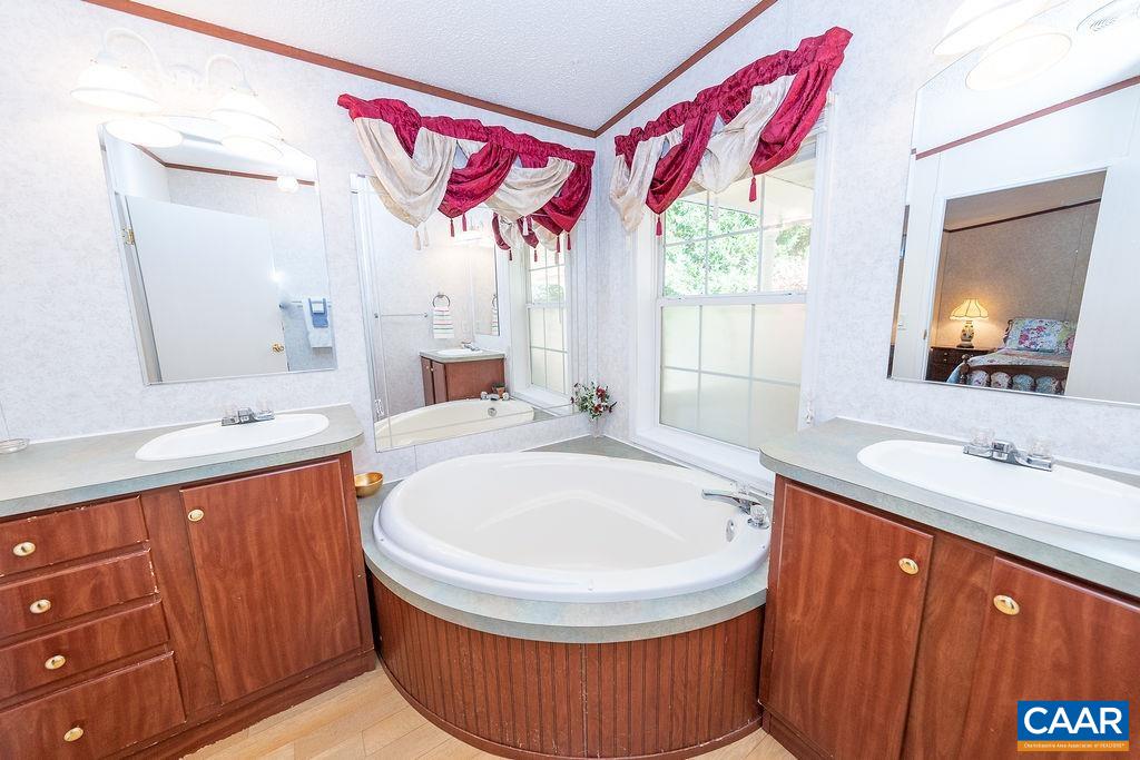 416 Hummingbird Road Scottsville, VA 24590 - Photo 15 of 36 Gallery Image 15