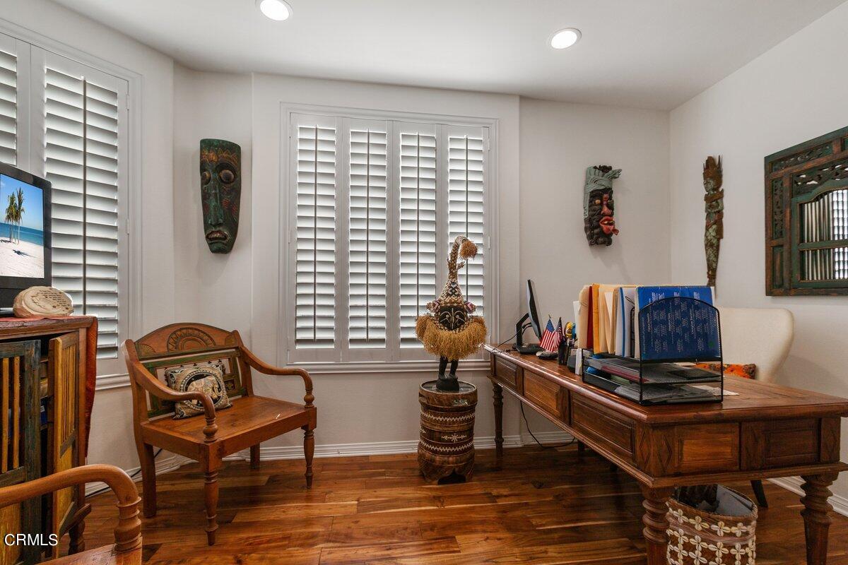 4322 Tradewinds Drive Oxnard, CA 93035 - Photo 18 of 30 a living room with furniture