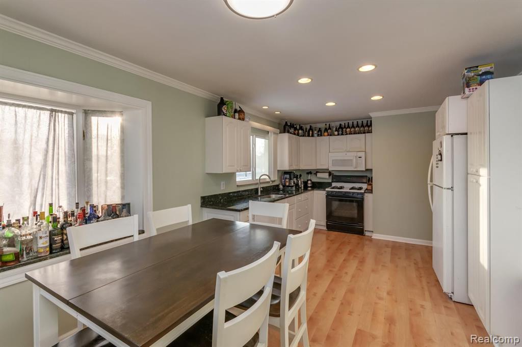 35905 Kelly Road Clinton Township, MI 48035 - Photo 6 of 28