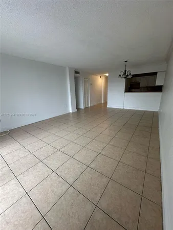 $2,100 | 6930 Miami Gardens Drive, Unit 1408, Hialeah, FL 33015