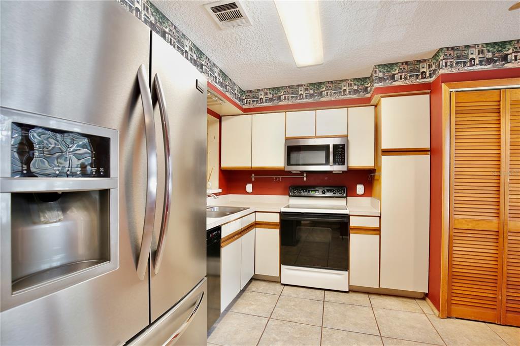 2924 Harbour Grace Court Apopka, FL 32703 - Photo 3 of 35