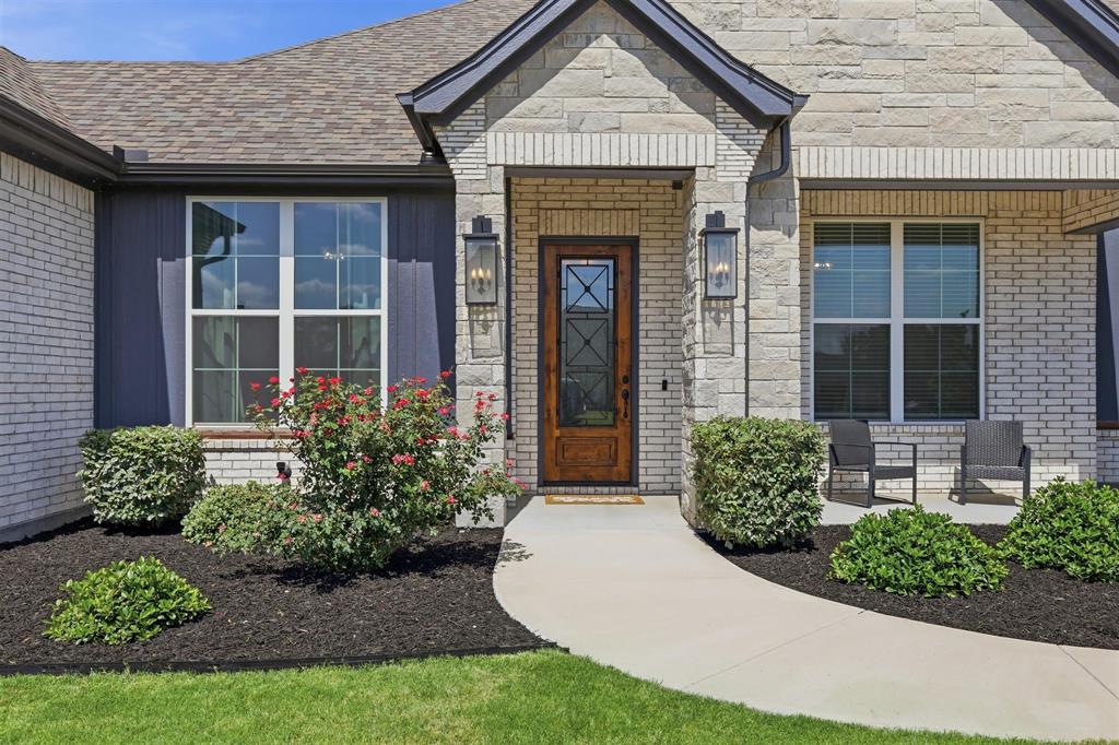 901 Medaris Way Azle, TX 76020 - Photo 4 of 39