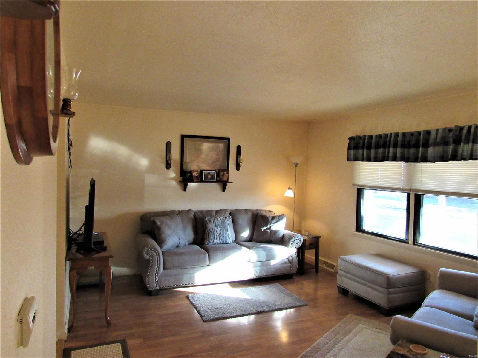112 George Street Brighton, IL 62012 - Photo 2 of 19 Gallery Image 2