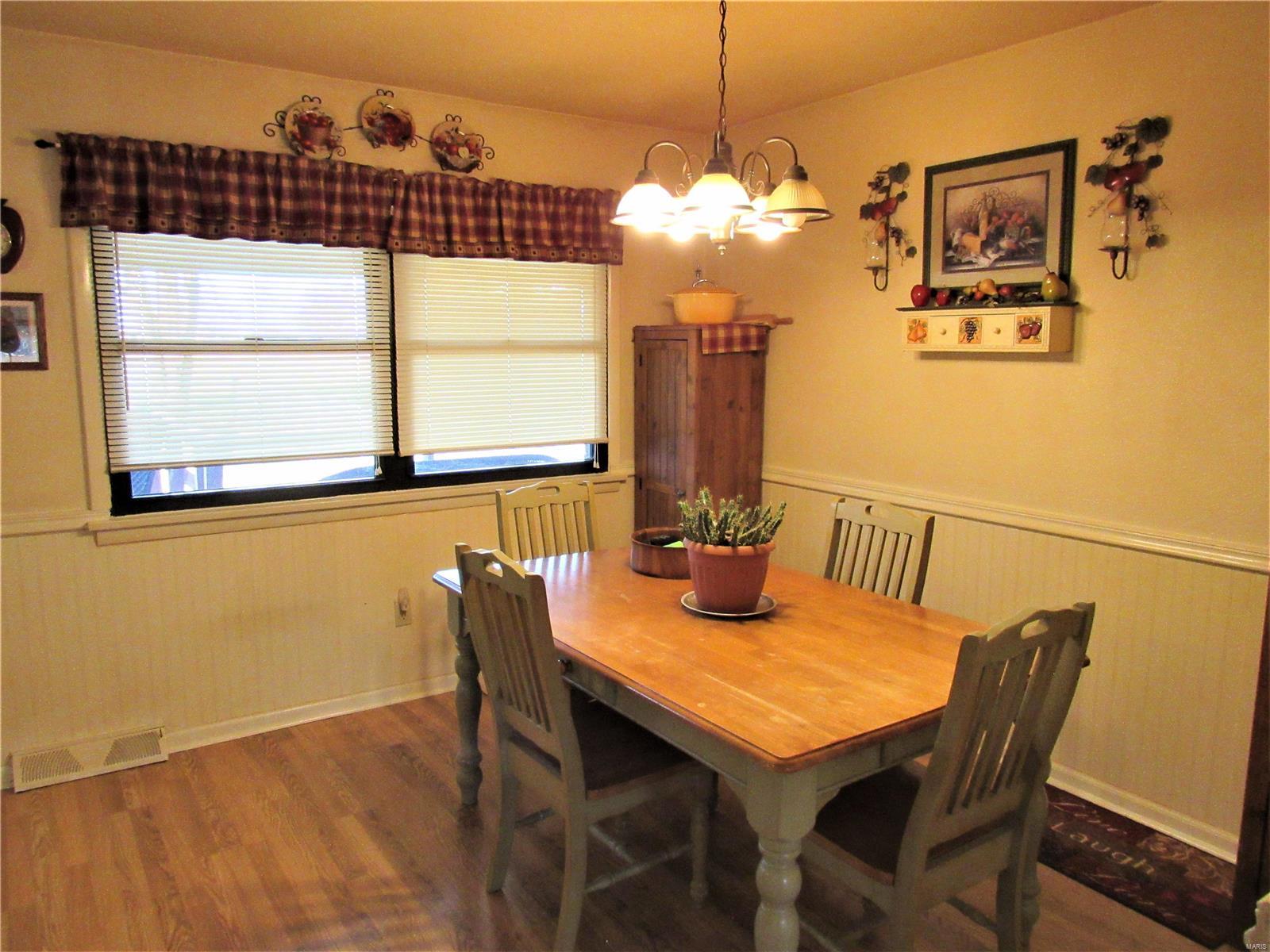 112 George Street Brighton, IL 62012 - Photo 4 of 19 Gallery Image 4