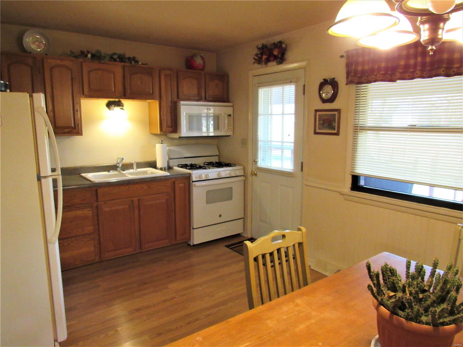 112 George Street Brighton, IL 62012 - Photo 5 of 19 Gallery Image 5