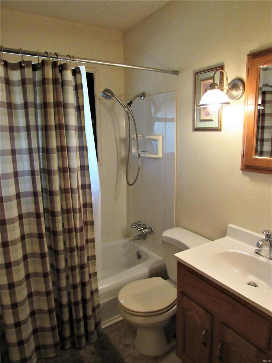 112 George Street Brighton, IL 62012 - Photo 10 of 19 Gallery Image 10